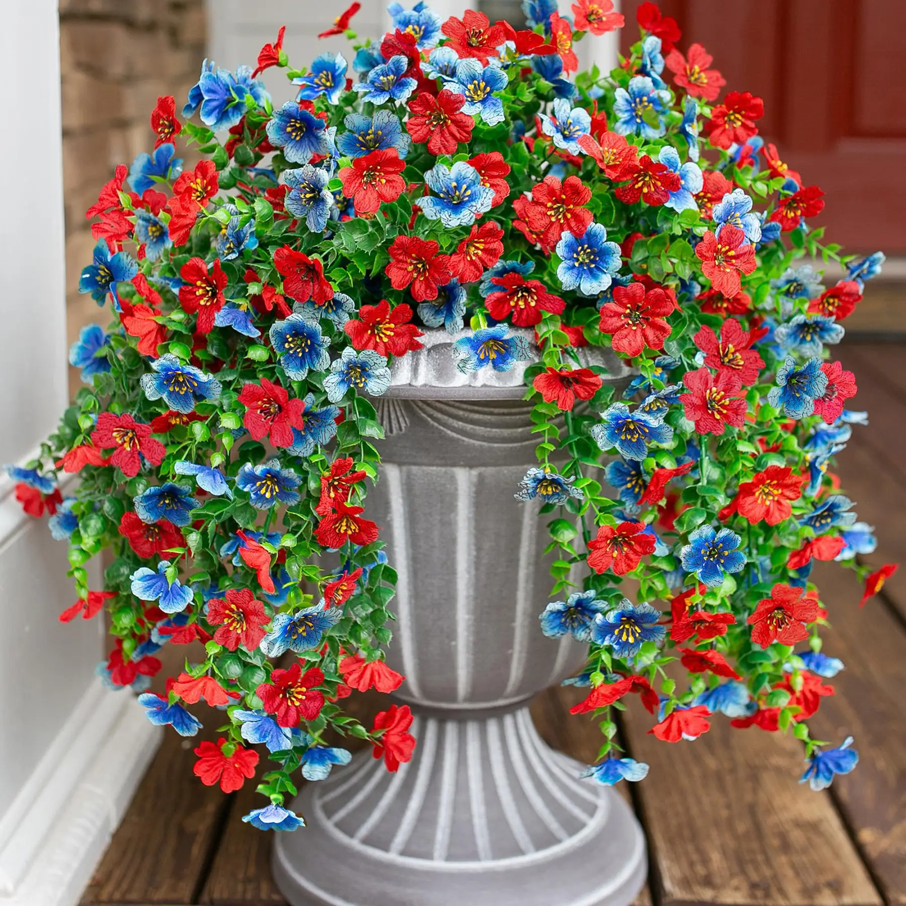 Yuejia 4 Stück 29,5 Zoll/75 cm künstliche hängende Blumen und Pflanzen für Außendekoration, künstliche Chrysanthemen und Veilchen mit Eukalyptus, realistische hängende Gänseblümchenranken für Hof-, Balkon- und Verandadekoration (Rot und Blau)