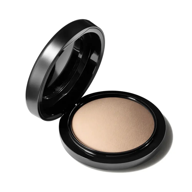 MAC Mineralize Skinfinish Natural Light Plus 10g - Luminous Powder Foundation for a Flawless, Natural Finish
