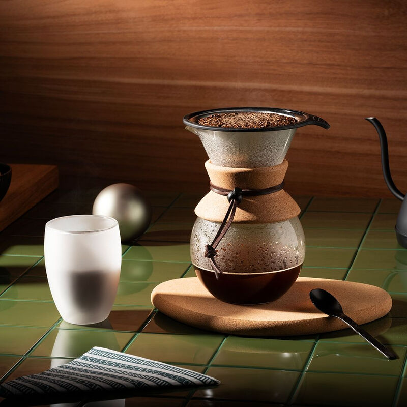 POUR OVER Coffee maker with permanent filter 1L