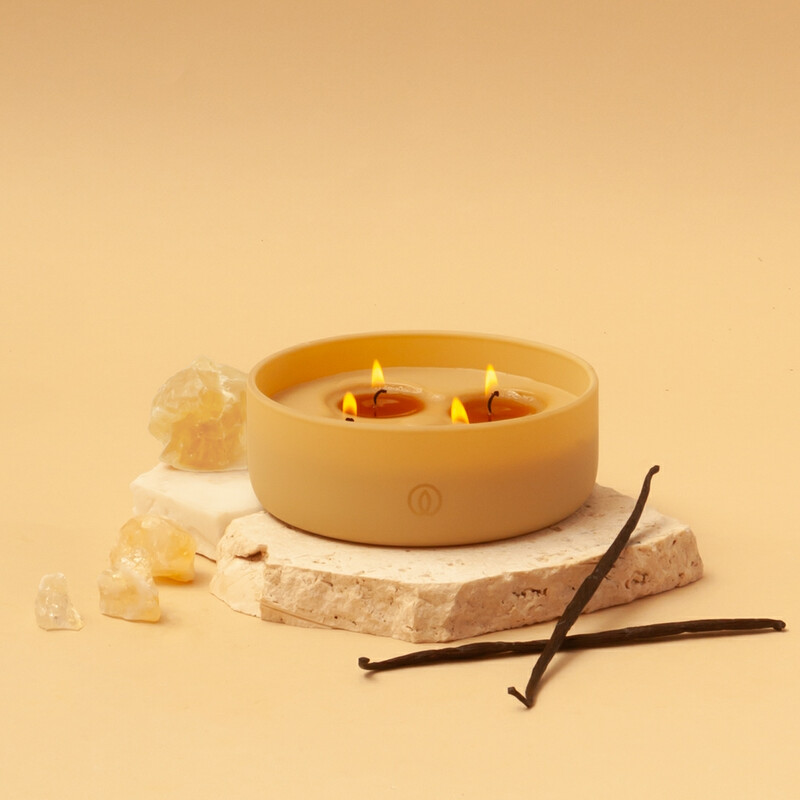 Candle Shimmering Smile 4 Wick 20h Burn Time Yellow