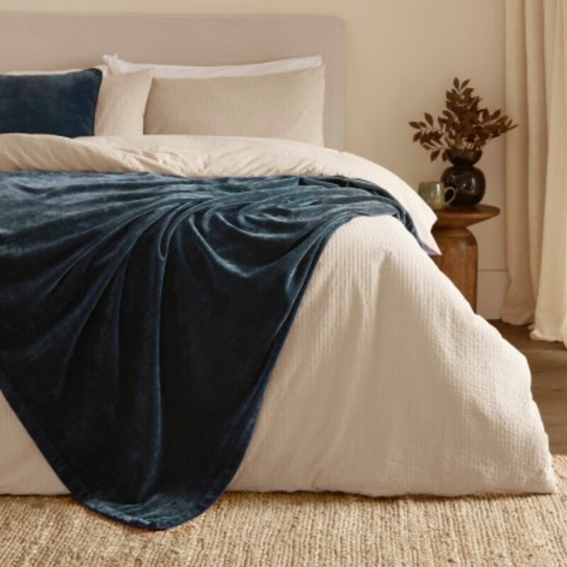 Heavy Chenille Velvet Throw 130 X 180Cm - Size: W 130 X D 180Cm - Wilko Navy Yard - Image 7
