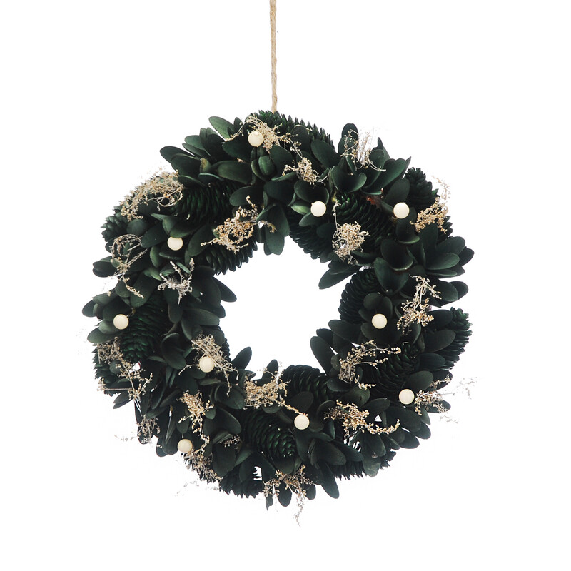 Festive 34Cm Green Cones/White Berries Winter Wreath