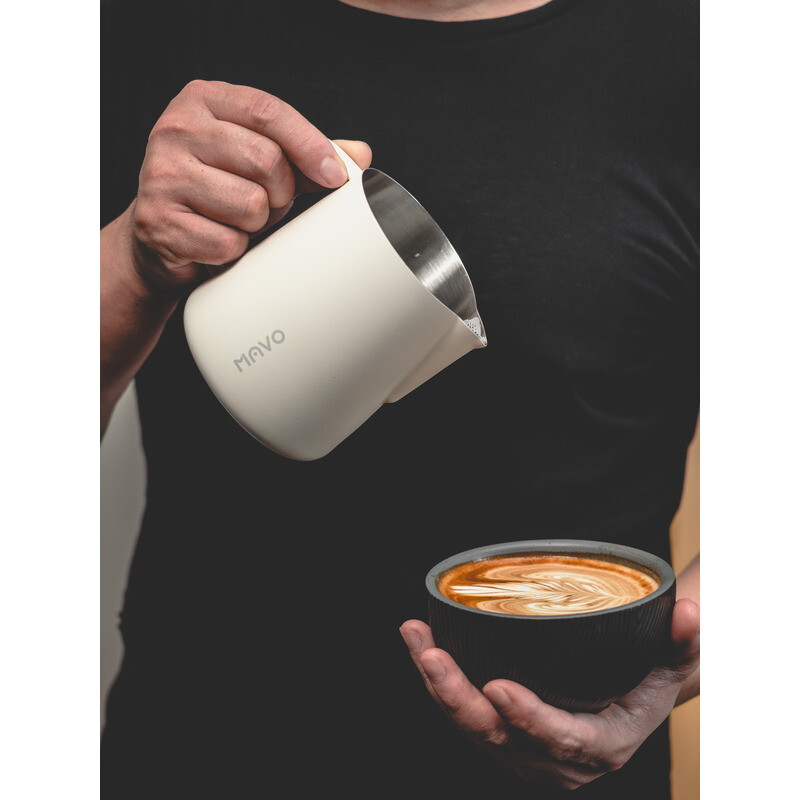 MAVO Milchaufschäumkännchen Latte Art Tasse Milchaufschäumbecher Edelstahl Obsidianweiß 600 ml