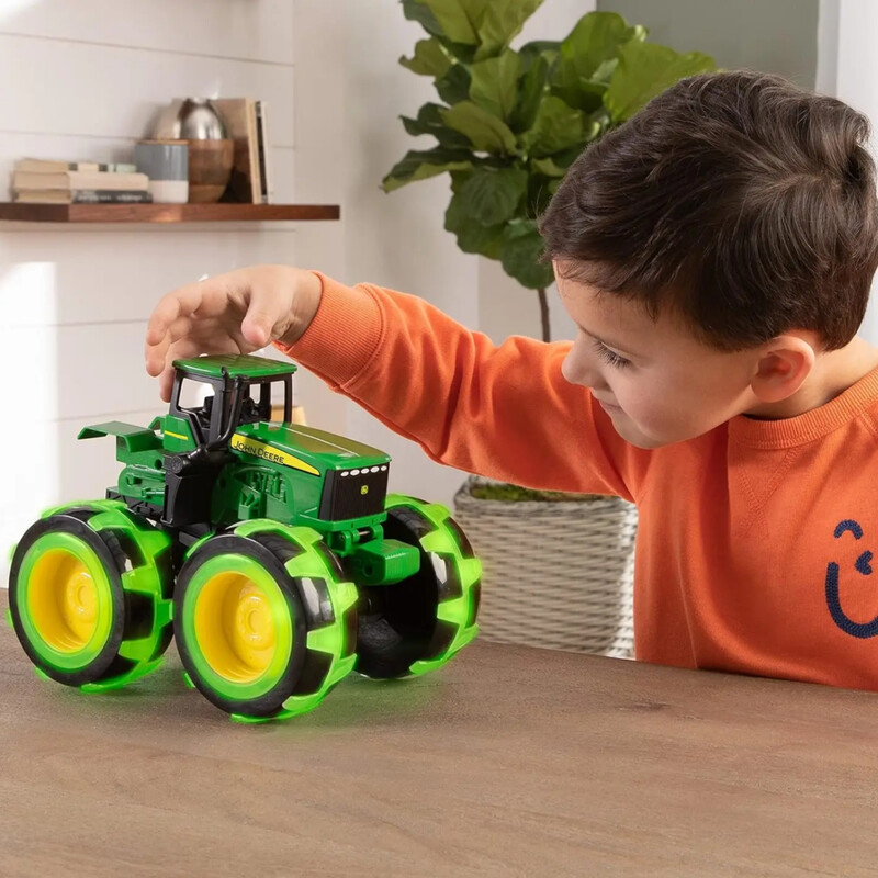 Monster Treads Light-up Wheels Tractor
