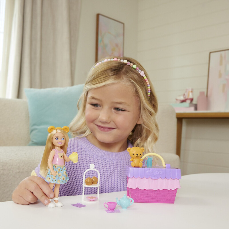 Chelsea Outdoor Tea Party Picnic