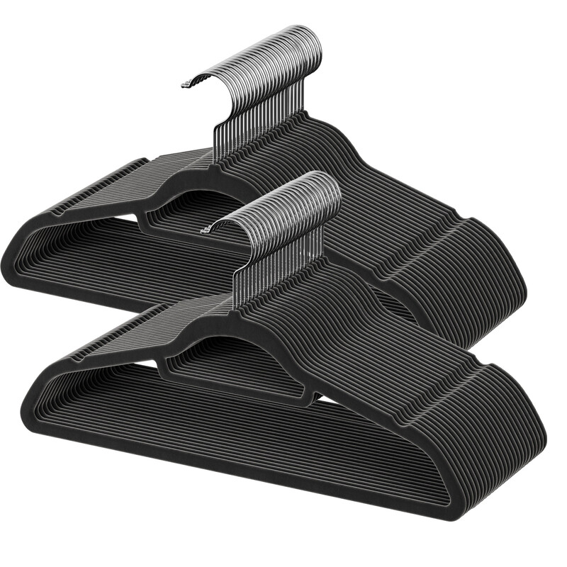 JOYFURNOS fluwelen kledinghangers, 50 stuks, antislip kledinghangers, 0,6 cm dik, kostuumhangers, ruimtebesparend, 360° draaibare haken, 45 cm breed, zwart
