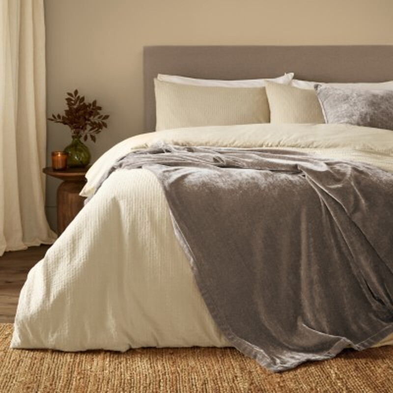 Yard Heavy Chenille Throw (Greige, 130 x 180 cm) | Soft chenille throw with a luxurious velvet feel for sofas and beds - Image 6