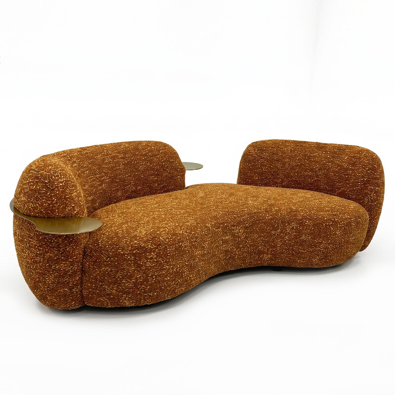 URBAN MEUBLE Organic Serie geschwungenes Sofa mit integrierten Tabletts - Braun Bouclé, 252*135*72 cm (1 Stück)