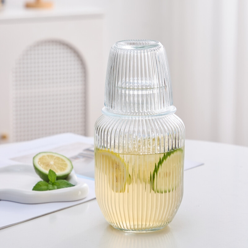 DANIU Wasserglaskaraffe-Set mit gestreiftem Design, 2er-Set, 1000 ml Karaffe mit 270 ml Gläsern, transparenter Limonadenspender für Eistgetränke